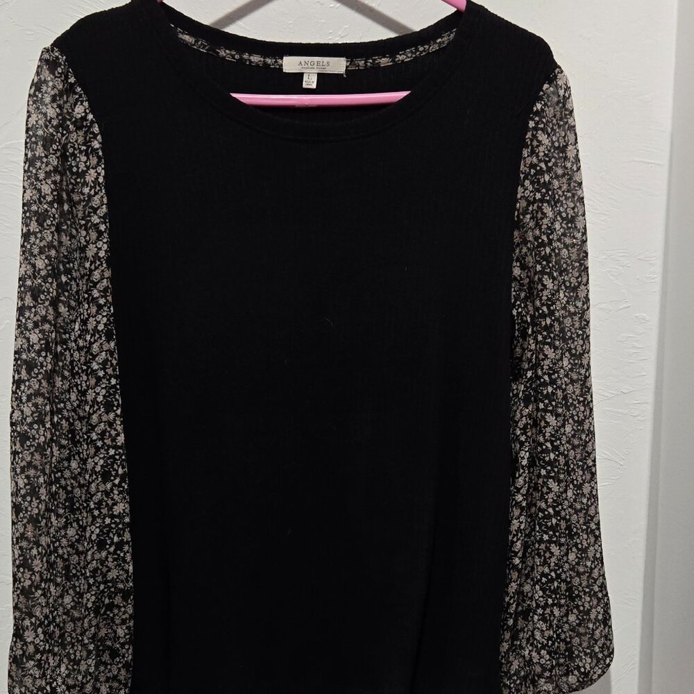 NWOT (L) Angels Dress Sweater/shirt in excellent condition with minimal wear.